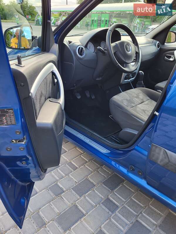 Седан Dacia Logan 2010 в Кропивницком