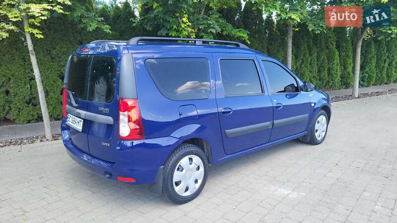 Седан Dacia Logan 2009 в Малехові