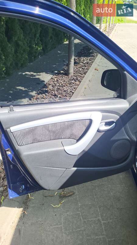 Седан Dacia Logan 2009 в Малехові