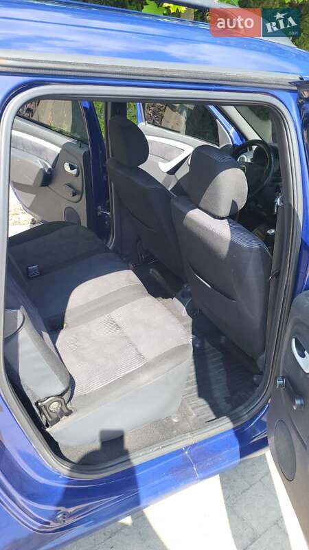 Седан Dacia Logan 2009 в Малехові