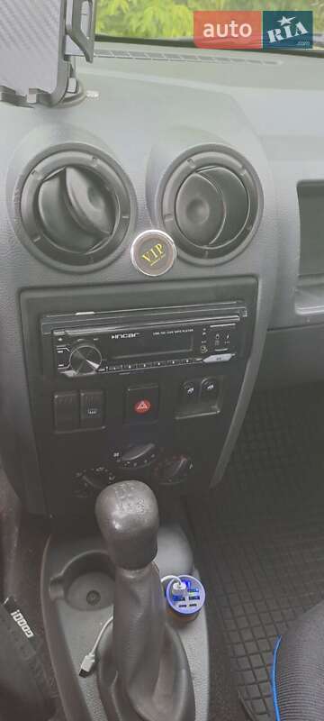 Седан Dacia Logan 2006 в Каменском