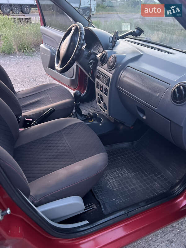 Седан Dacia Logan 2008 в Черкасах