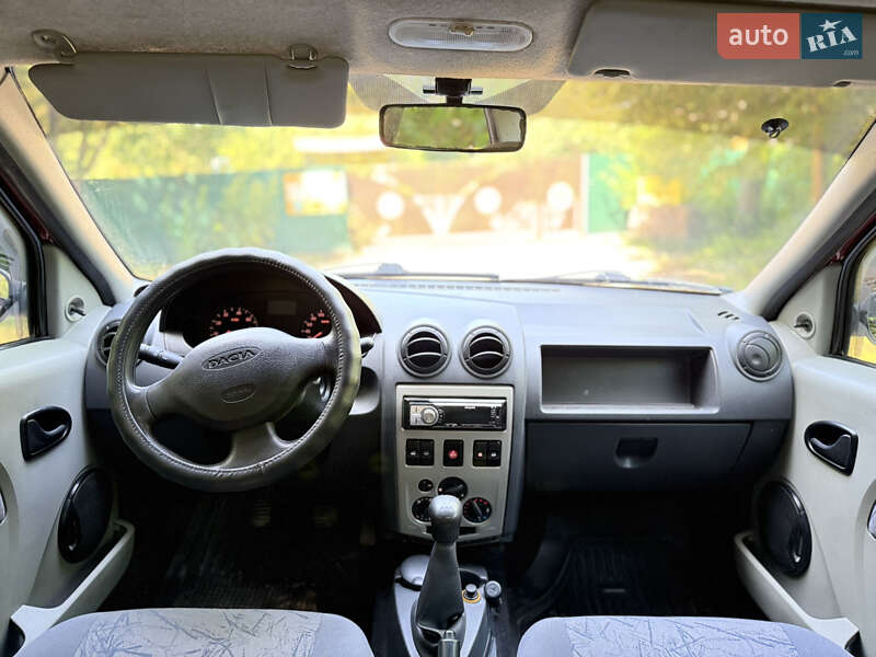 Седан Dacia Logan 2006 в Киеве