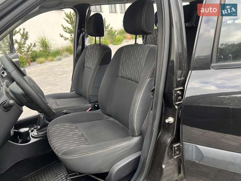 Седан Dacia Logan 2012 в Луцке