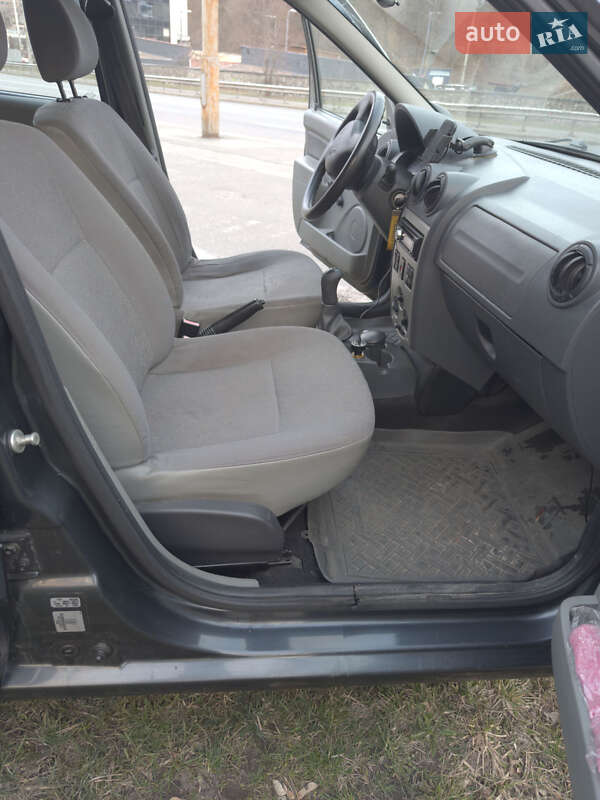 Седан Dacia Logan 2009 в Киеве