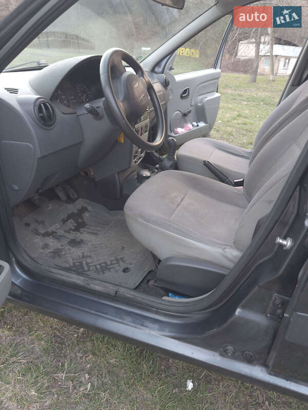 Седан Dacia Logan 2009 в Киеве