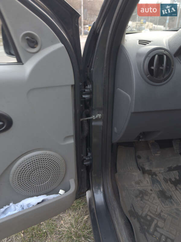 Седан Dacia Logan 2009 в Киеве