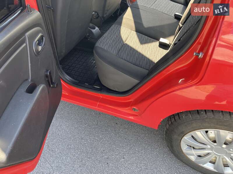 Седан Dacia Logan 2008 в Львове
