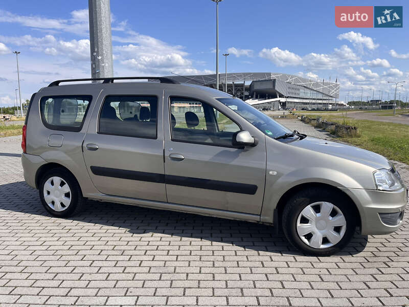 Седан Dacia Logan 2011 в Львове