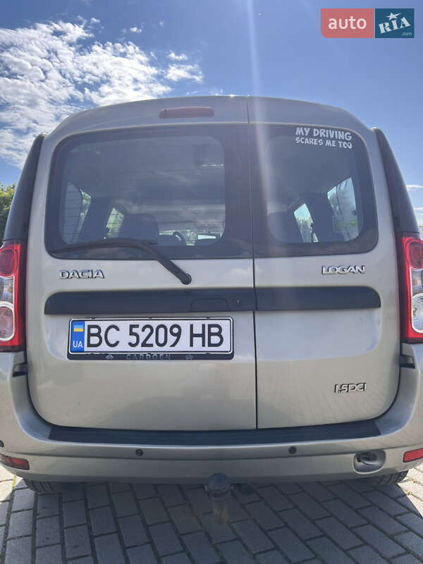 Седан Dacia Logan 2011 в Львове