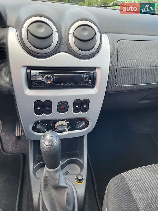 Седан Dacia Logan 2010 в Кропивницком