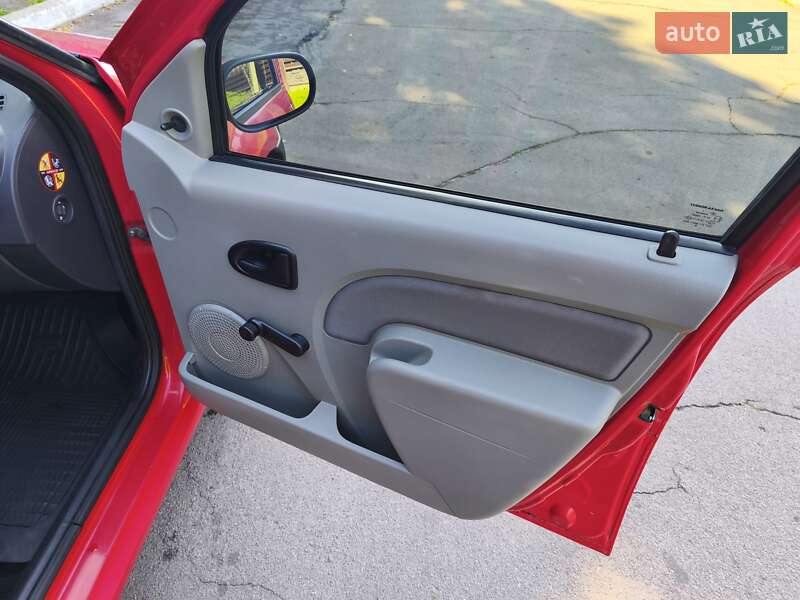 Седан Dacia Logan 2008 в Остроге