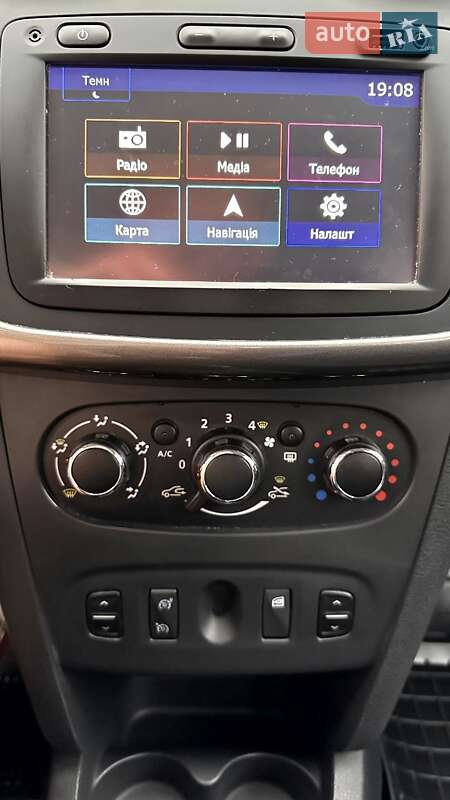 Седан Dacia Logan 2015 в Полтаві