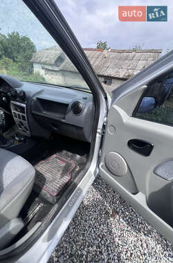 Седан Dacia Logan 2006 в 