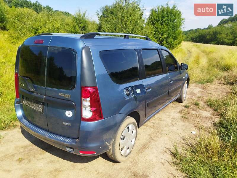 Седан Dacia Logan 2009 в Бершади