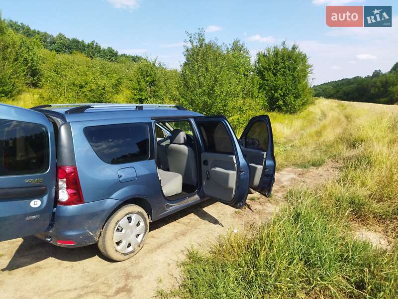 Седан Dacia Logan 2009 в Бершади