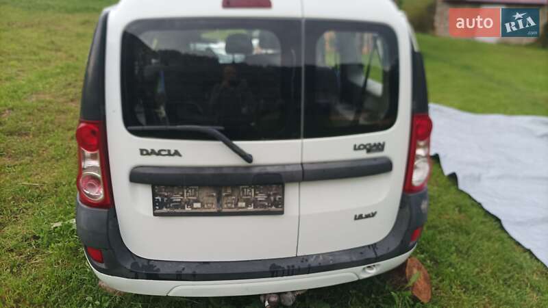 Седан Dacia Logan 2008 в Путиле