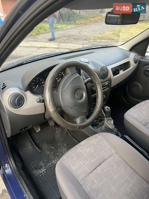 Седан Dacia Logan 2008 в Львові