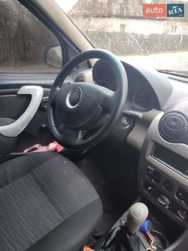 Седан Dacia Logan 2008 в Александровке