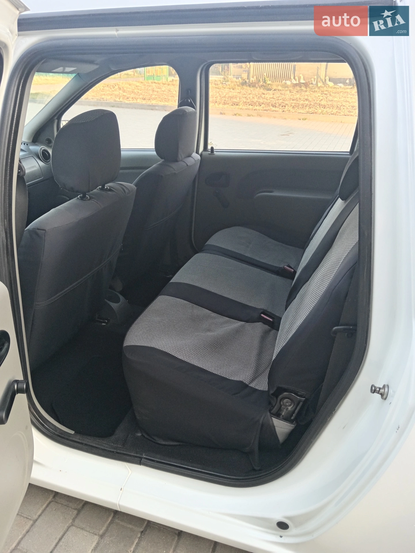 2011 Dacia Logan - мініатюра 6