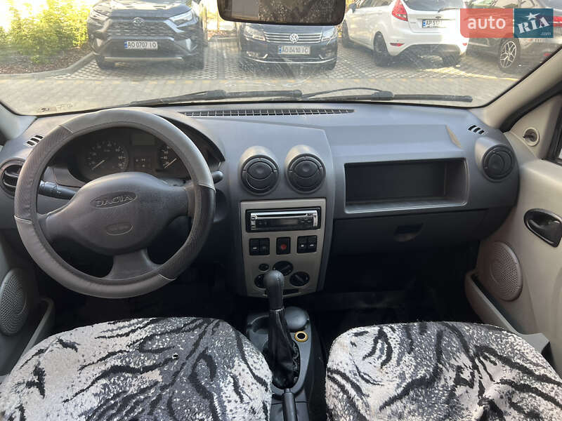 Седан Dacia Logan 2006 в Ужгороді