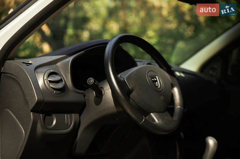 Седан Dacia Logan 2015 в Кропивницькому