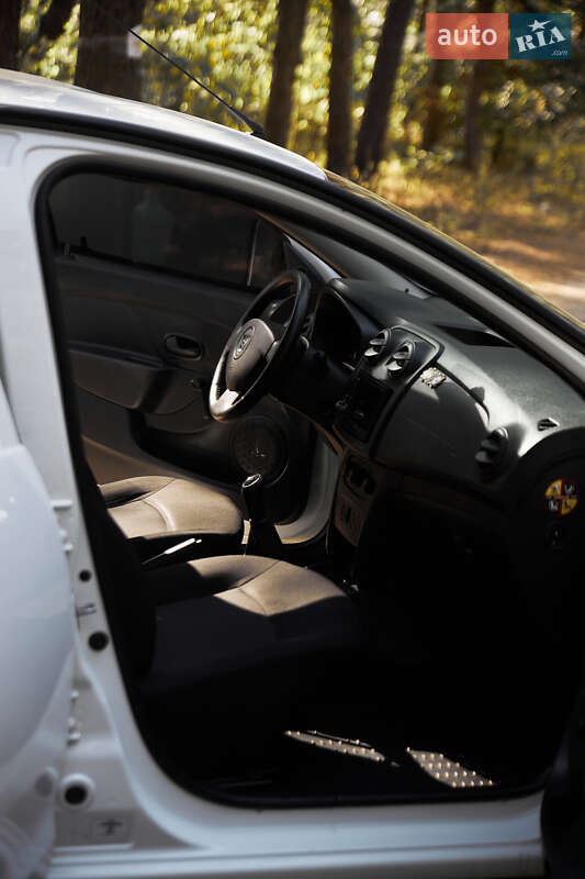 Седан Dacia Logan 2015 в Кропивницькому