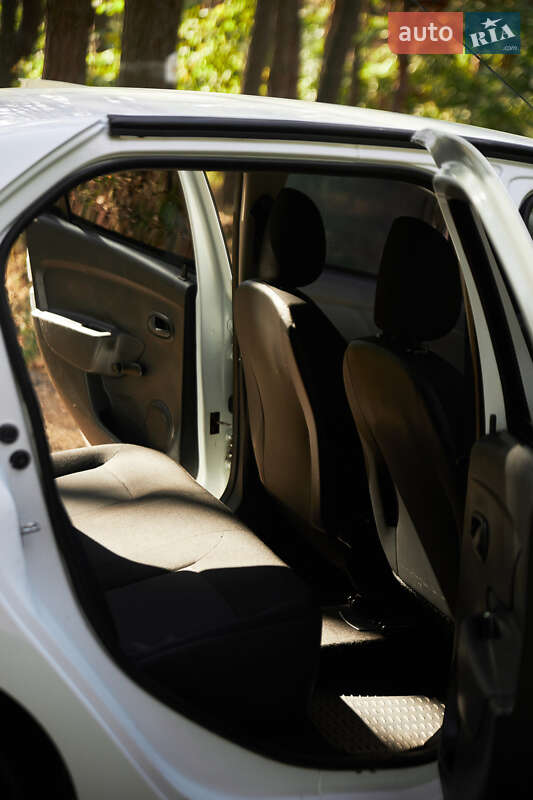 Седан Dacia Logan 2015 в Кропивницькому