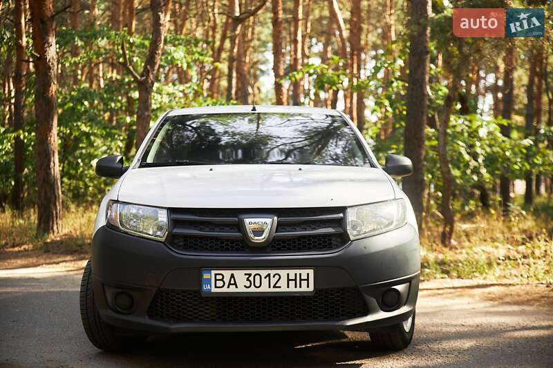 Седан Dacia Logan 2015 в Кропивницькому