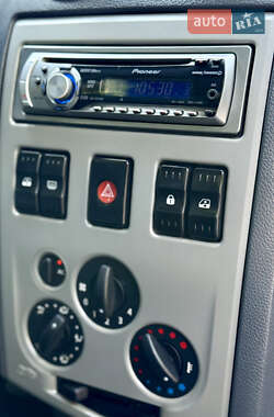 Седан Dacia Logan 2006 в 