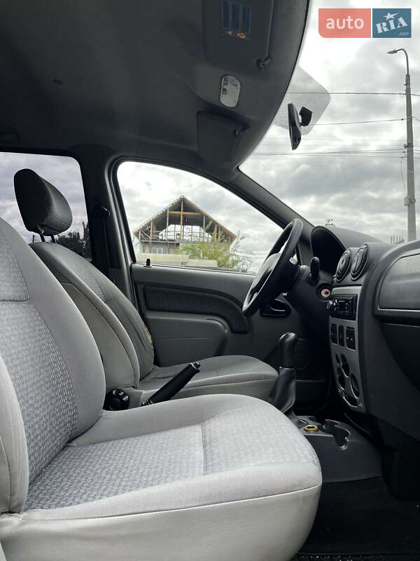 Седан Dacia Logan 2008 в Чернигове