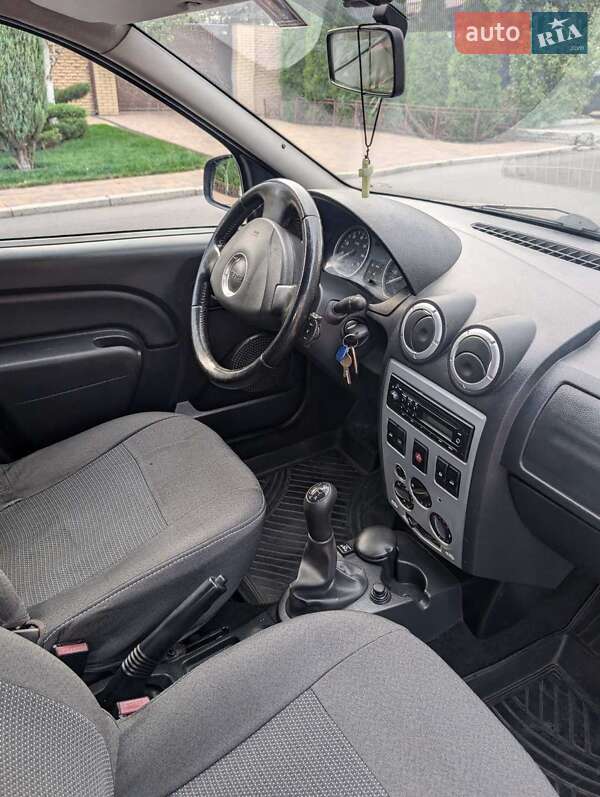 Седан Dacia Logan 2011 в Запоріжжі фото 15 Седан Dacia Logan 2011 в Запоріжжі