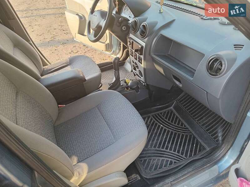Седан Dacia Logan 2007 в Полтаве