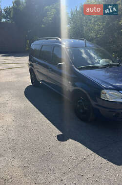 Седан Dacia Logan 2009 в Марганце