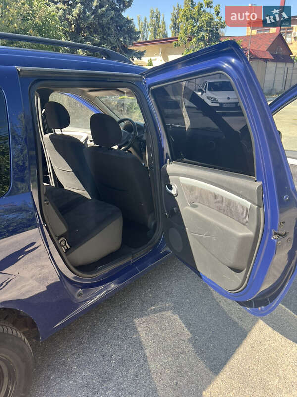 Седан Dacia Logan 2009 в Марганце