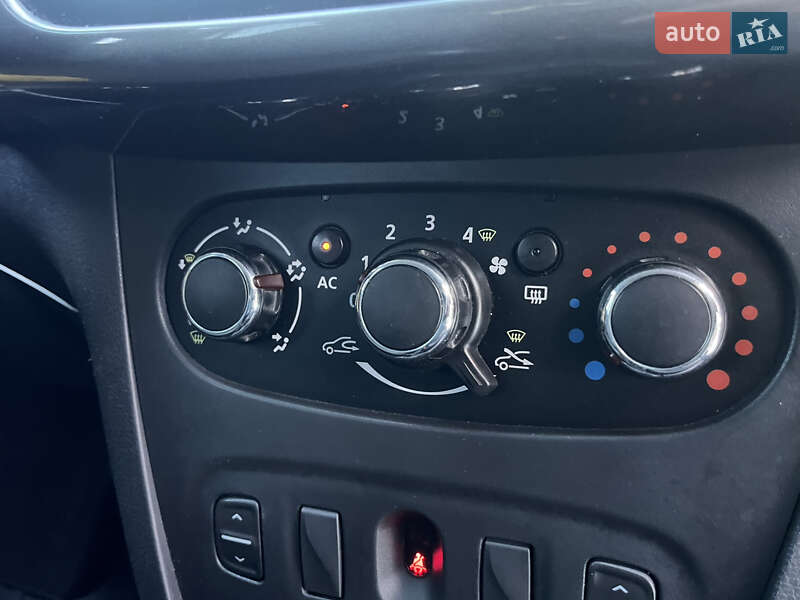 Седан Dacia Logan 2014 в Ужгороде