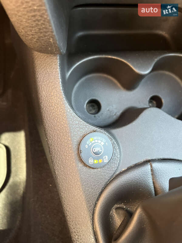 Седан Dacia Logan 2014 в Ужгороде