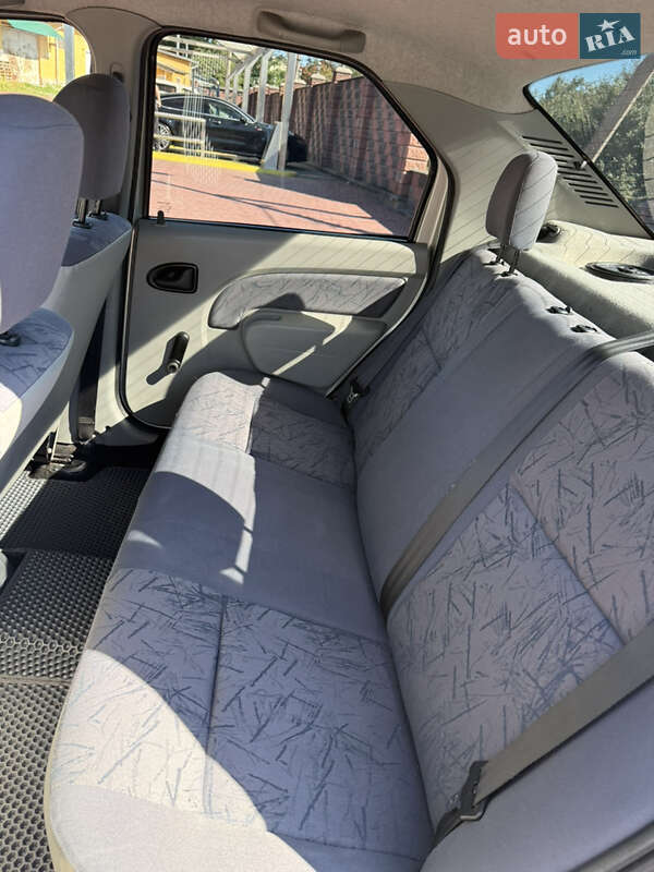 Седан Dacia Logan 2006 в Ровно