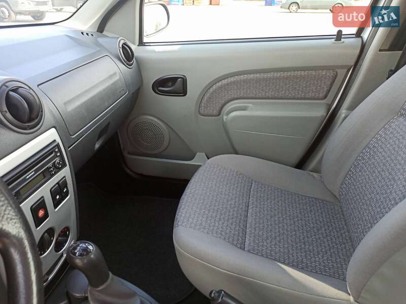 Седан Dacia Logan 2007 в Києві