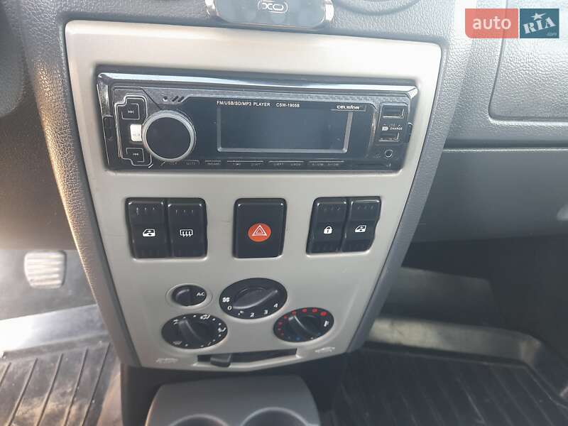 Седан Dacia Logan 2007 в Косове фото 20 Седан Dacia Logan 2007 в Косове