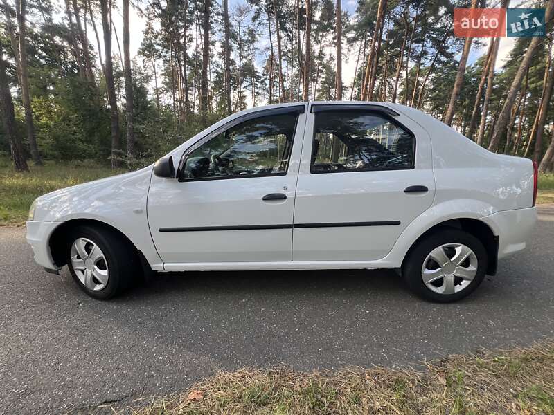 Седан Dacia Logan 2012 в Олександрівці