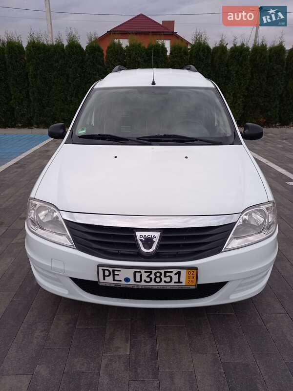 Седан Dacia Logan 2012 в 
