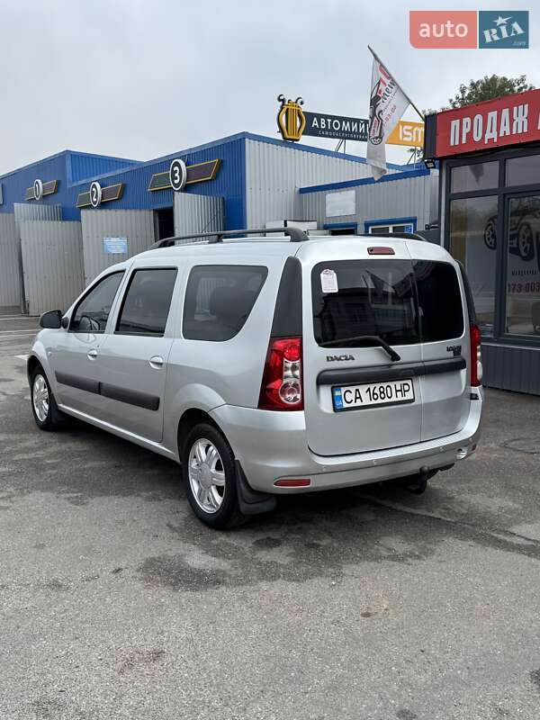 Седан Dacia Logan 2010 в Каменке