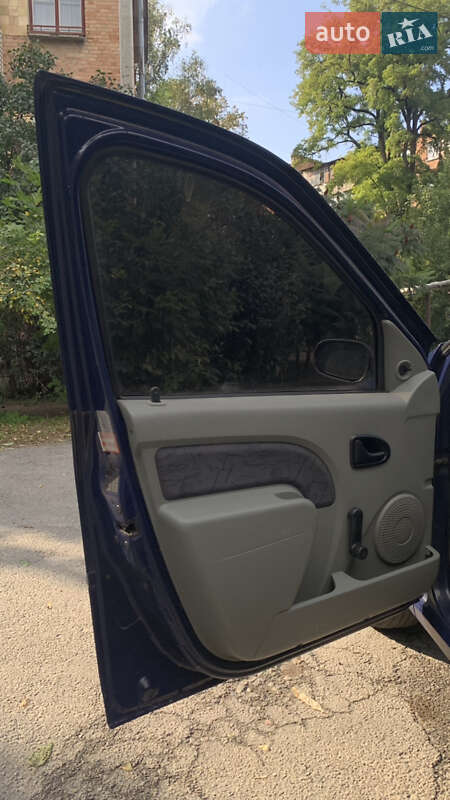 Седан Dacia Logan 2005 в Полтаві