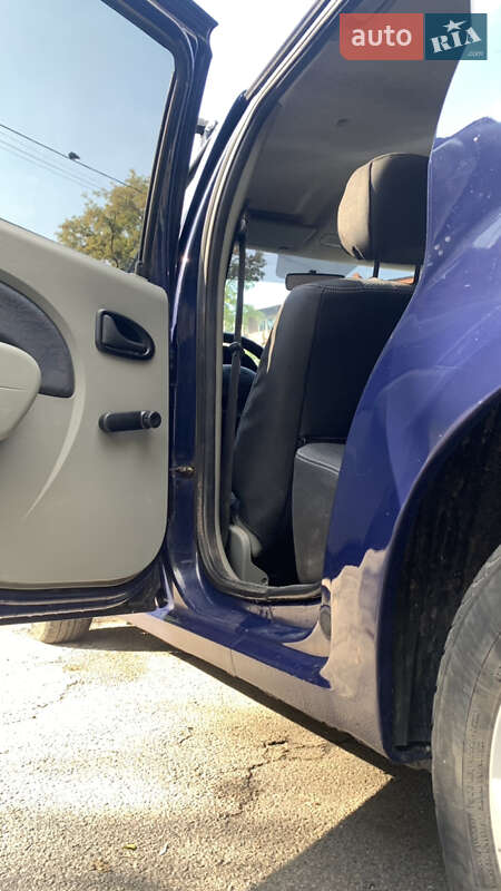 Седан Dacia Logan 2005 в Полтаві