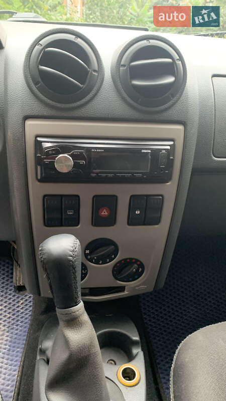 Седан Dacia Logan 2005 в Полтаві