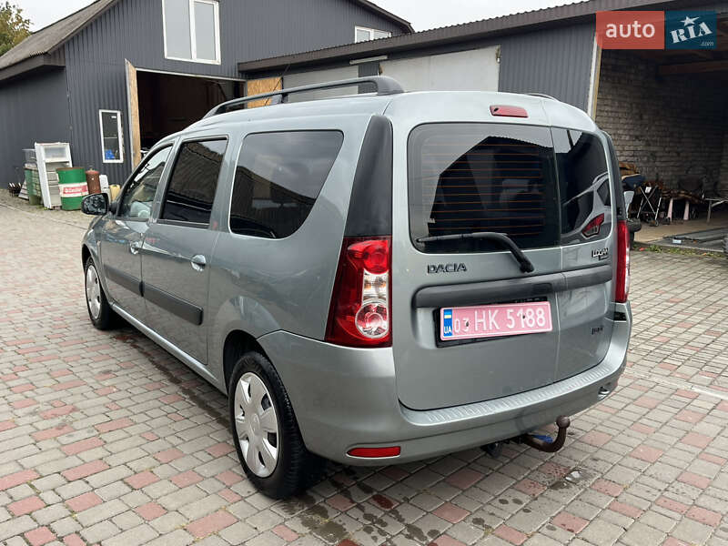 Седан Dacia Logan 2009 в Староконстантинове