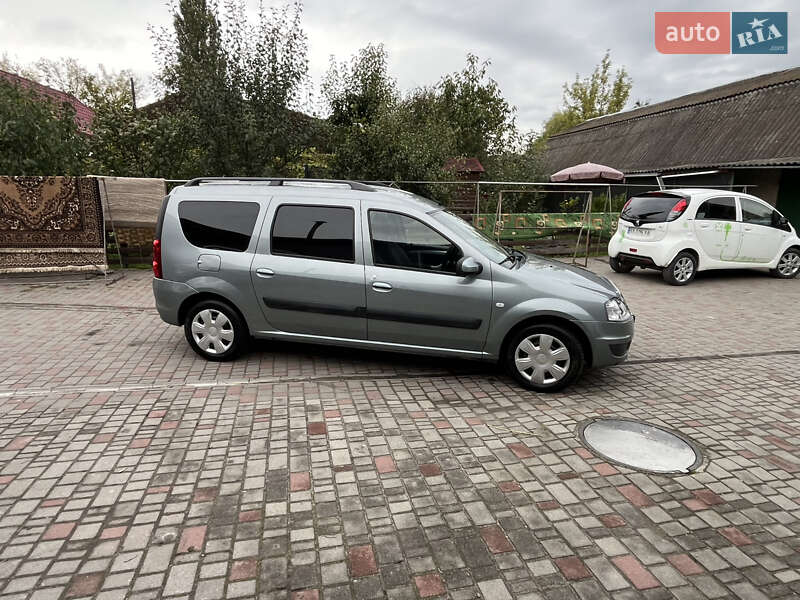 Седан Dacia Logan 2009 в Староконстантинове