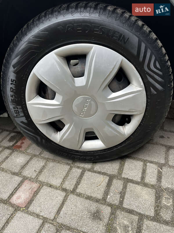 Седан Dacia Logan 2009 в Староконстантинове