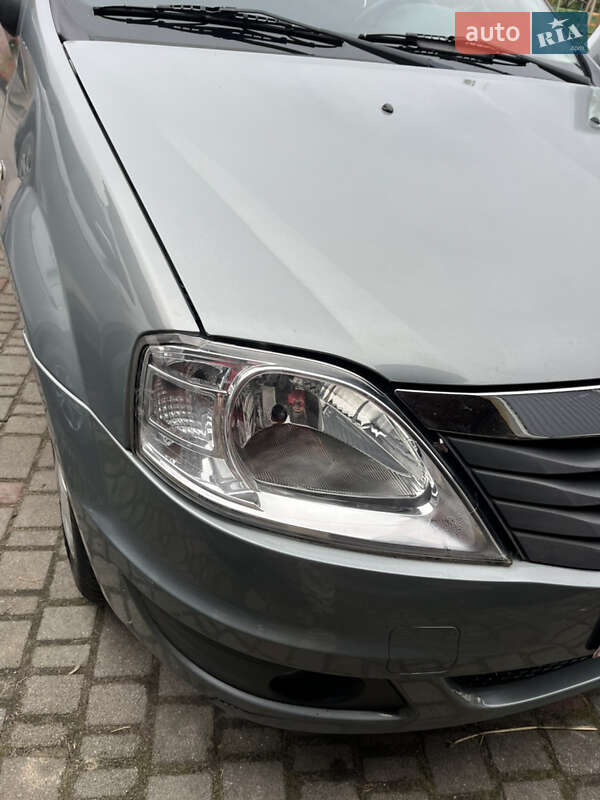 Седан Dacia Logan 2009 в Староконстантинове